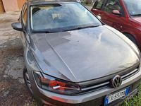 Usado VW Polo 90 CV (66 kW) 2019 Gris Berlina