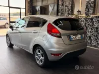 Usata Ford Fiesta Titanium 82 CV (60 kW) 2011 Grigio Berlina