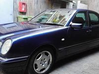Begagnad Mercedes E200 Avantgarde 136 HK (100 kW) 1996 Blå Sedan