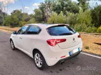 Usata Alfa Romeo Giulietta Distinctive 105 CV (77 kW) 2011 Bianco Utilitaria