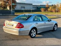 Usata Mercedes E220 Avantgarde 150 CV (110 kW) 2003 Argento Berlina