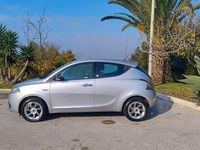 Usata Lancia Ypsilon Gold 69 CV (50 kW) 2016 Argento Utilitaria
