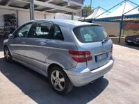 Usata Mercedes B180 109 CV (80 kW) 2005 Argento Monovolume