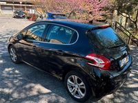 Usata Peugeot 208 Active 68 CV (50 kW) 2015 Nero Utilitaria