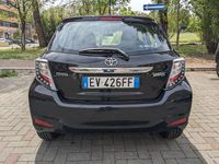 Usata Toyota Yaris Active 90 CV (66 kW) 2014 Nero Utilitaria