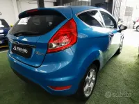 Usata Ford Fiesta Titanium 71 CV (52 kW) 2012 Bluazzurro Berlina
