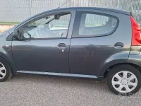 Usata Peugeot 107 68 CV (50 kW) 2010 Grigio Utilitaria