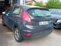 Usata Ford Fiesta 82 CV (60 kW) 2011 Grigio Utilitaria