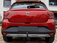 Begagnad Dacia Sandero Comfort 91 HK (66 kW) 2022 Röd Sedan