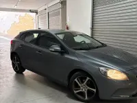 Usata Volvo V40 120 CV (88 kW) 2017 Grigio Berlina