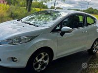 Usata Ford Fiesta 82 CV (60 kW) 2009 Bianco Berlina