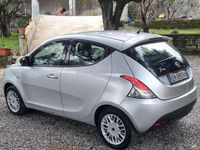Usata Lancia Ypsilon 69 CV (50 kW) 2013 Grigio Utilitaria