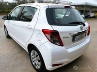Usata Toyota Yaris Lounge 90 CV (66 kW) 2013 Bianco Utilitaria