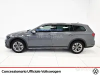 Usata VW Passat 200 CV (147 kW) 2024 Grigio Station wagon