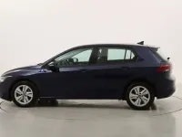 Begagnad VW Golf VIII Life 110 HK (80 kW) 2023 Blå Sedan
