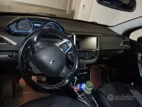 Usata Peugeot 2008 Allure 120 CV (88 kW) 2017 Grigio SUV