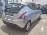 Usata Lancia Ypsilon Silver 69 CV (50 kW) 2015 Argento Utilitaria