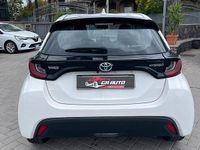Usata Toyota Yaris Hybrid 92 CV (67 kW) 2022 Bianco Berlina