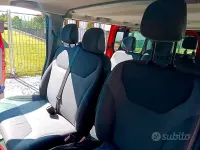 Usata Renault Trafic 100 CV (73 kW) 2009 Rosso Monovolume