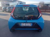 Usata Toyota Aygo Connect Style 72 CV (52 kW) 2020 Blu Utilitaria