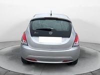 Usata Lancia Ypsilon Gold 69 CV (50 kW) 2016 Argento Utilitaria