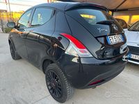 Usata Lancia Ypsilon 85 CV (62 kW) 2015 Nero Utilitaria
