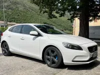 Usata Volvo V40 Momentum 115 CV (84 kW) 2014 Bianco Berlina