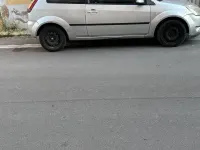 Usata Ford Fiesta 68 CV (50 kW) 2005 Grigio Utilitaria