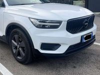 Usata Volvo XC40 Momentum 150 CV (110 kW) 2020 Bianco SUV