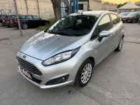 Usata Ford Fiesta 60 CV (44 kW) 2014 Grigio Utilitaria