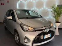 Usata Toyota Yaris Hybrid Active 73 CV (53 kW) 2016 Grigio Berlina