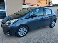 Usata Toyota Yaris Lounge 74 CV (54 kW) 2014 Grigio Utilitaria