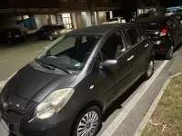Usata Toyota Yaris Sol 69 CV (50 kW) 2011 Grigio Utilitaria