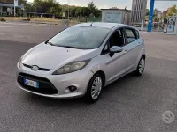 Usata Ford Fiesta 75 CV (55 kW) 2009 Grigio Berlina