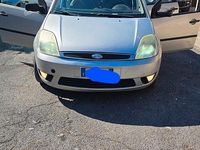 Usata Ford Fiesta 90 CV (66 kW) 2003 Grigio Utilitaria