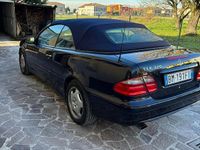 Usata Mercedes CLK320 218 CV (160 kW) 2000 Blu Cabrio