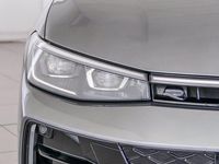 Usata VW Passat R-line 193 CV (141 kW) 2024 Diabase grey metallizzato Station wagon