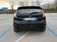 Usata Ford Fiesta 75 CV (55 kW) 2015 Nero Berlina
