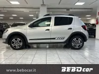 Usata Dacia Sandero Lauréate 90 CV (66 kW) 2014 Argento Berlina