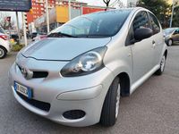 Usata Toyota Aygo 68 CV (50 kW) 2011 Argento Utilitaria