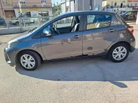 Usata Toyota Yaris Lounge 69 CV (50 kW) 2017 Grigio Berlina