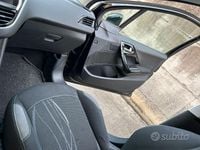 Usata Peugeot 208 68 CV (50 kW) 2014 Nero Utilitaria