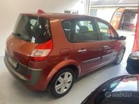 Usata Renault Scénic II 104 CV (76 kW) 2006 Rosso Monovolume