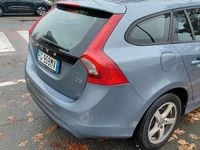 Usata Volvo V60 150 CV (110 kW) 2016 Blu Station wagon