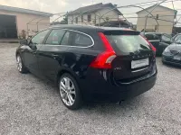 Usata Volvo V60 Ocean Race 120 CV (88 kW) 2016 Blu Station wagon