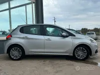 Gebraucht Peugeot 208 Active 75 PS (55 kW) 2016 Grau Kleinwagen