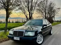 Usata Mercedes E200 122 CV (89 kW) 1990 Nero Berlina