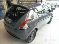 Usata Lancia Ypsilon Gold 69 CV (50 kW) 2015 Grigio scuro Utilitaria