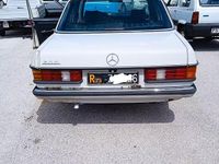 Usata Mercedes 200 60 CV (44 kW) 1980 Grigio Berlina