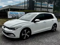 Begagnad VW Golf VIII Life 131 HK (96 kW) 2020 Vit Sedan